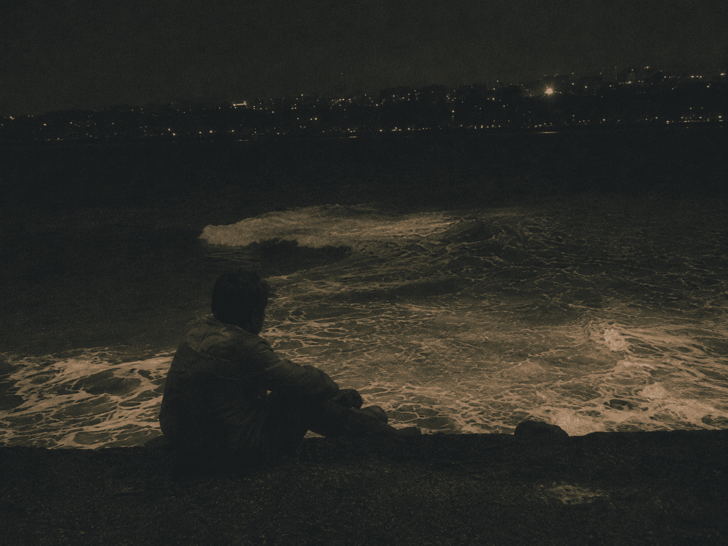 Between Shore and Signal